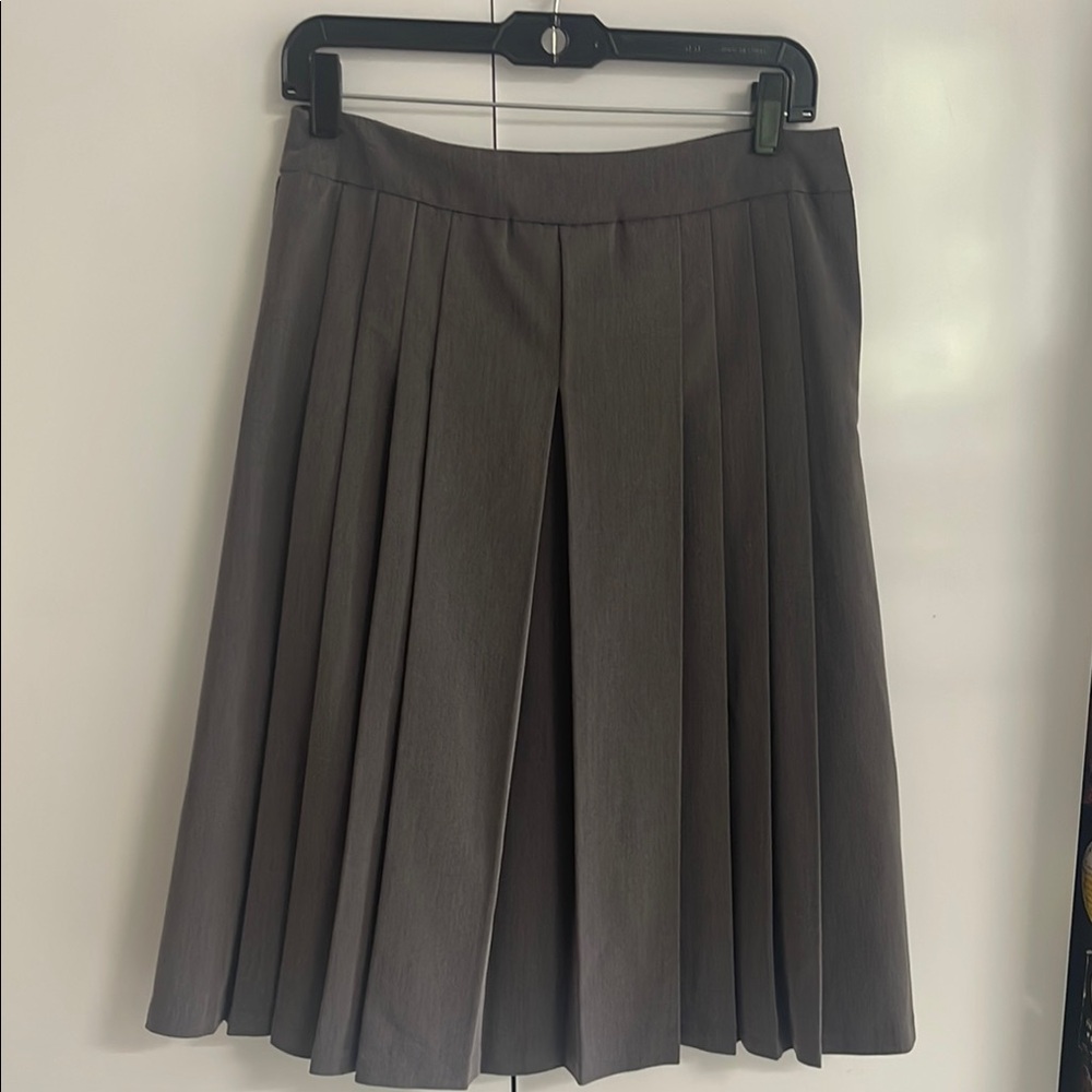 NWT JUNEE Elegant Gray Pleated Skirt SIZE 8